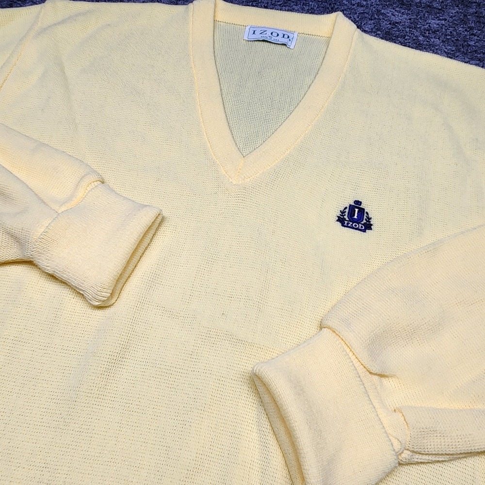 IZOD Mens Vintage Yellow V-Neck Sweater Navy Crest Acrylic Preppy XL USA Made